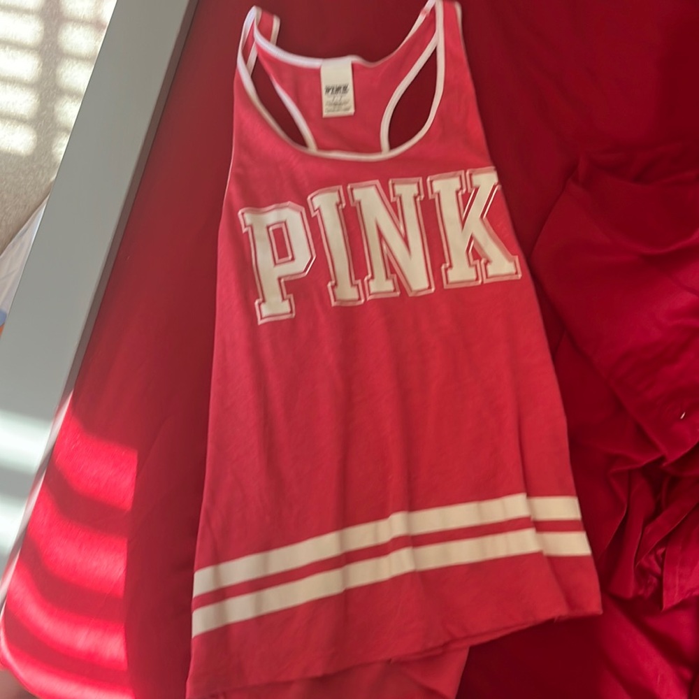 S pink tank top